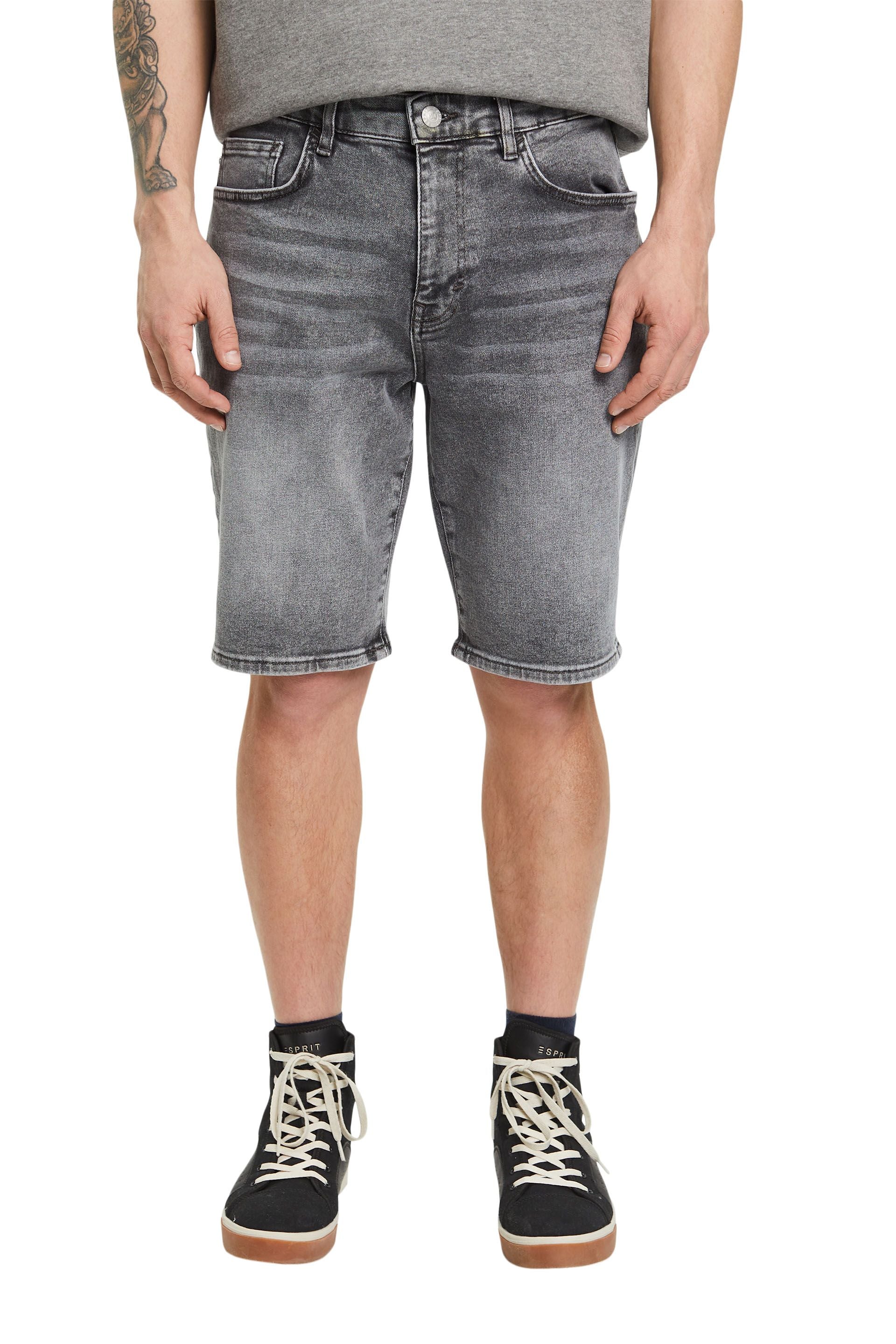 Lockere Jeansshorts in schmaler Passform