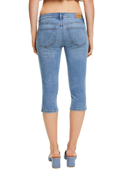 Capri-Jeans mit mittelhohem Bund