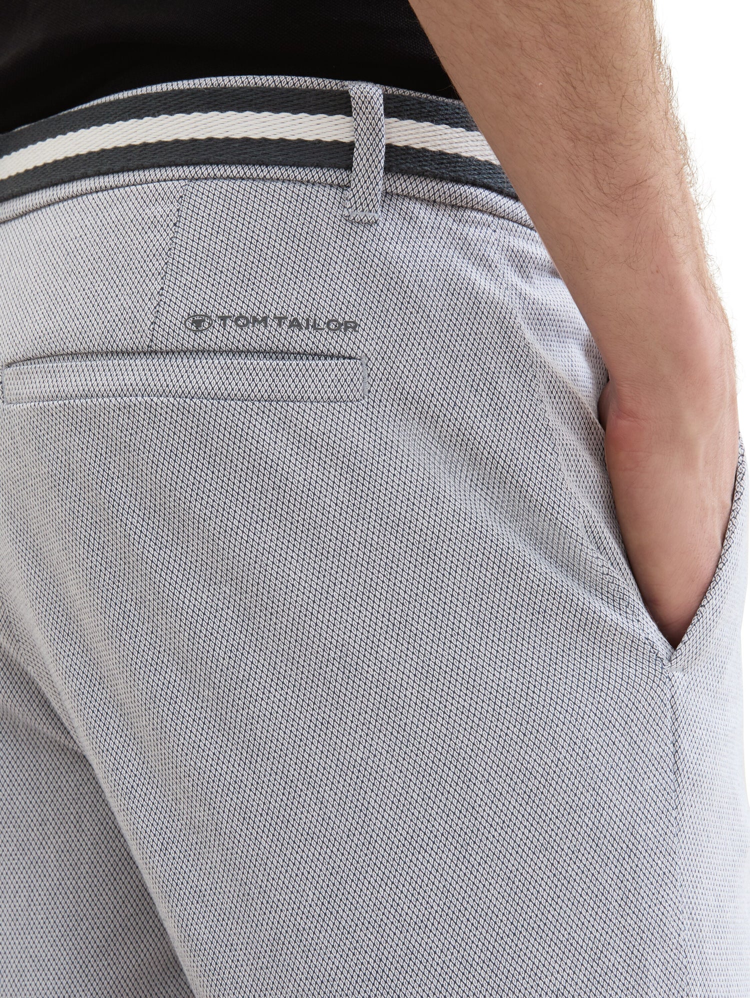 Slim Chino Shorts mit Gürtel