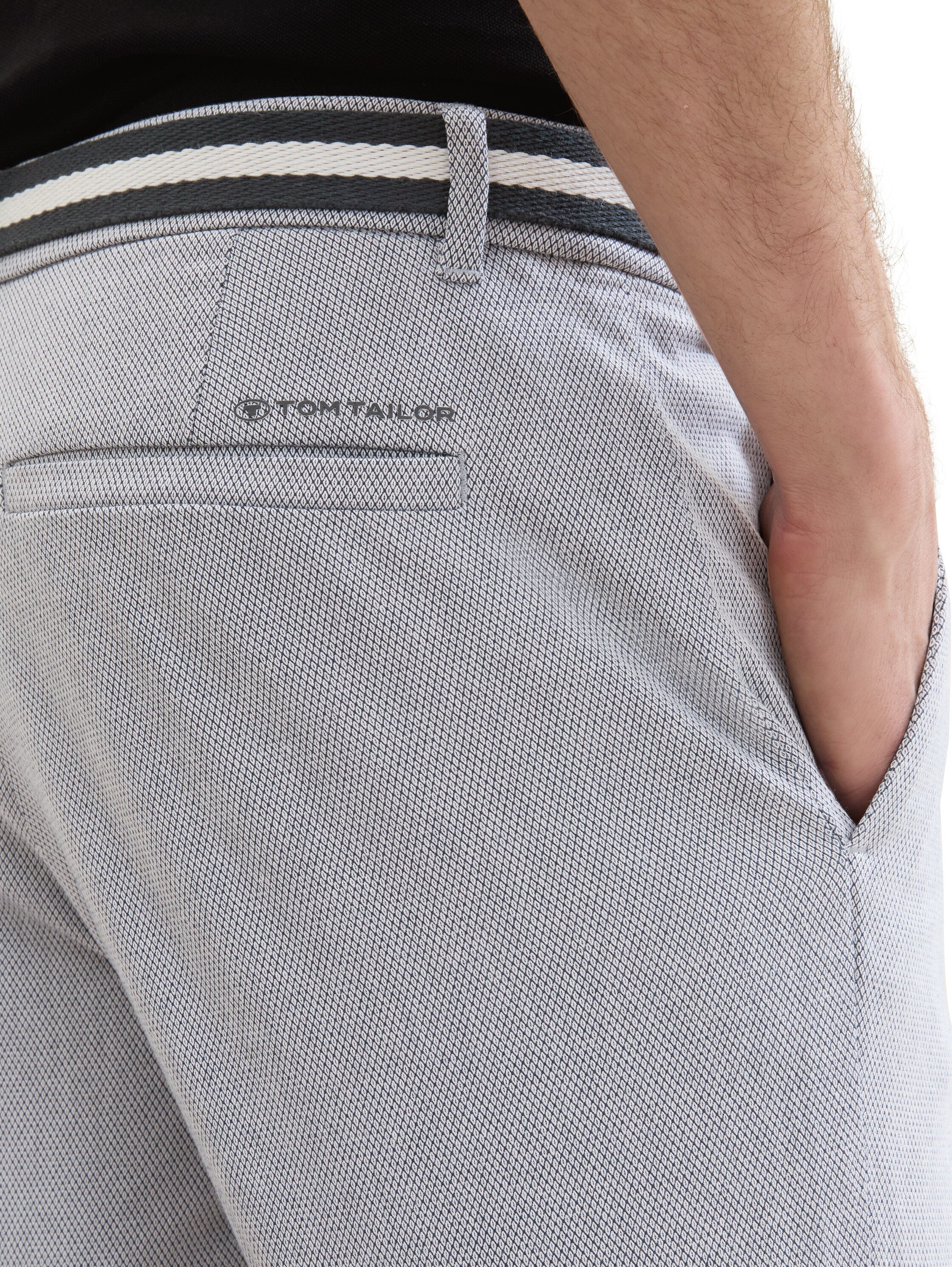 Slim Chino Shorts mit Gürtel