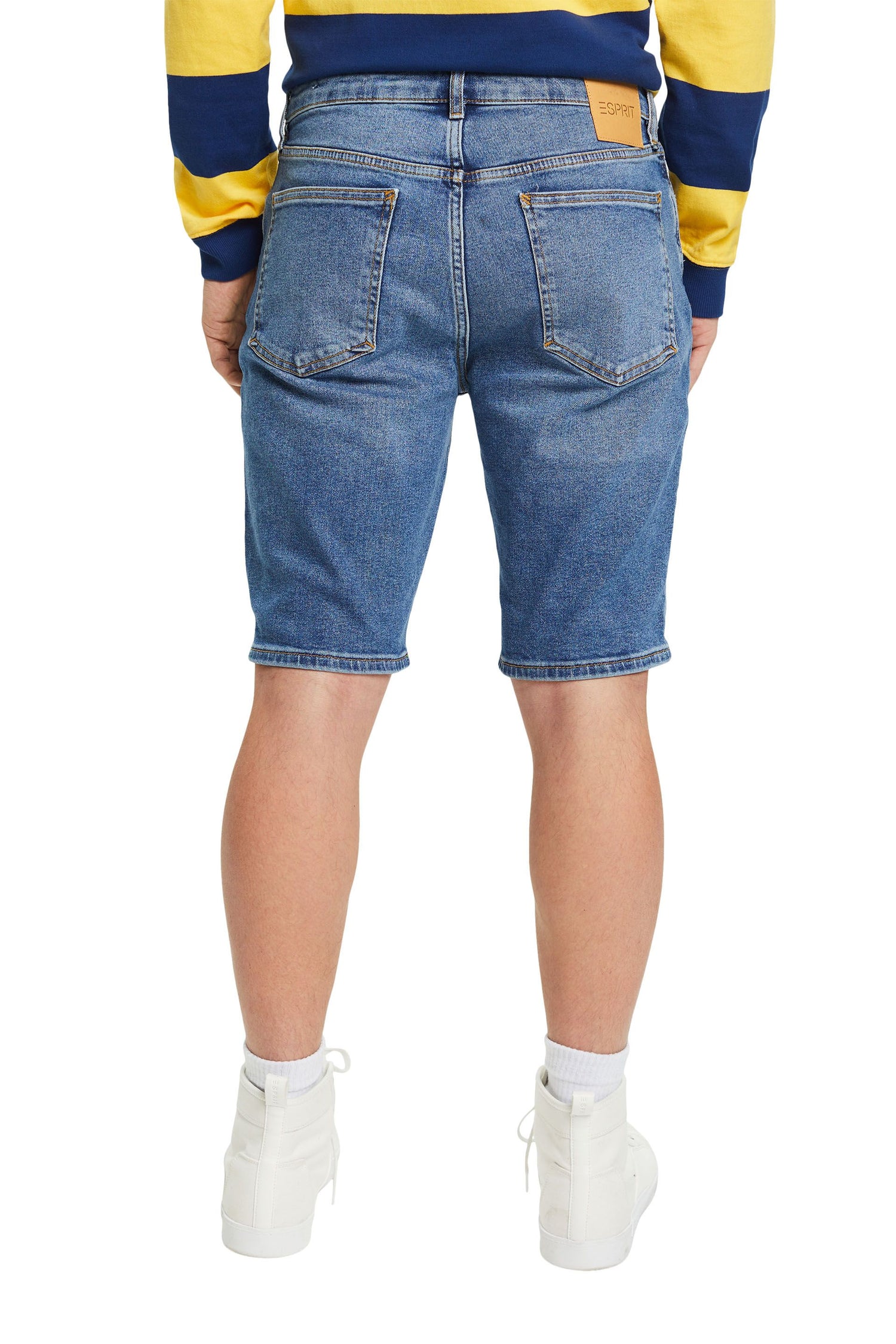 Lockere Jeansshorts in schmaler Passform