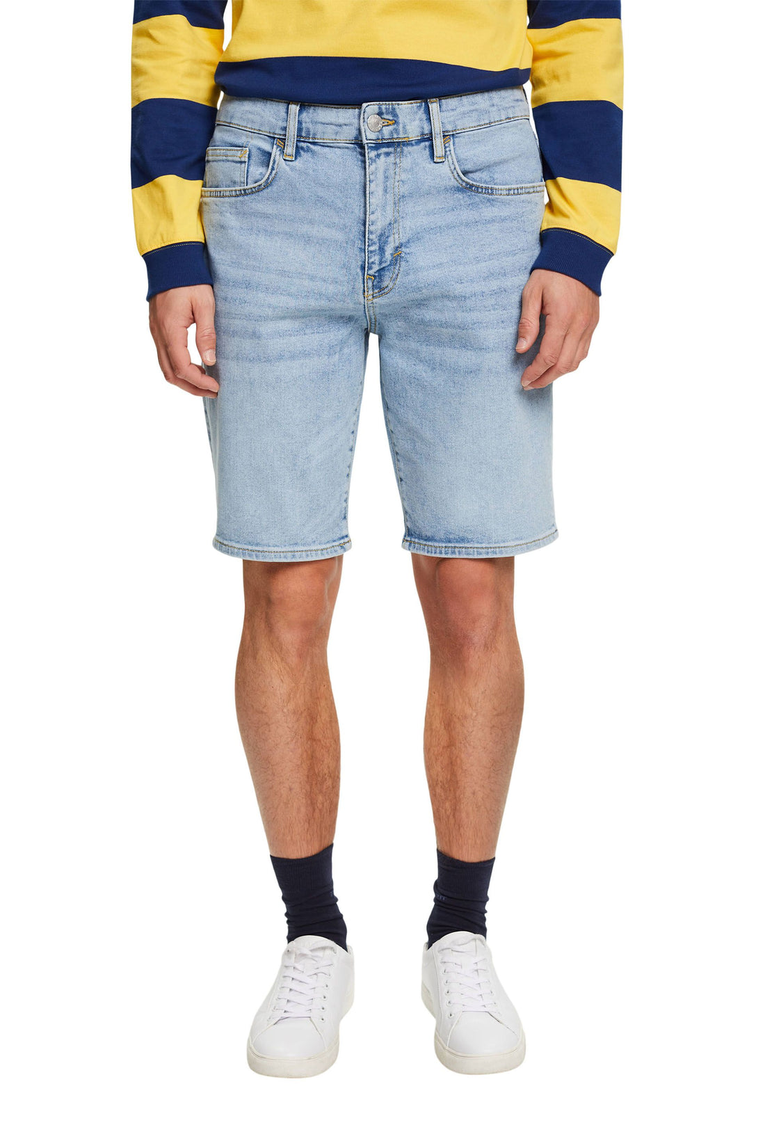 Lockere Jeansshorts in schmaler Passform