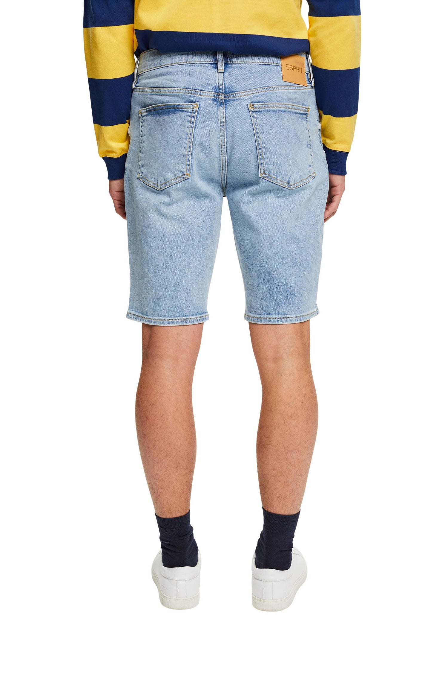 Lockere Jeansshorts in schmaler Passform