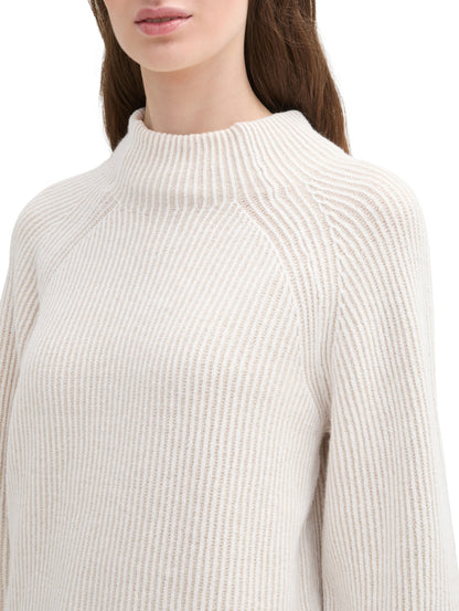 Gerippter Pullover mit Stehkragen